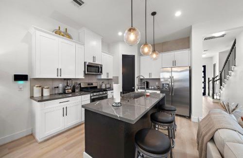OST - South Union House | Townhouse Nr Dt & Med Center Games Pet Wifi