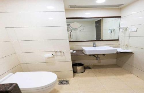 Sayajiganj Hotel | Townhouse Oak Hotel Surya Vadodara
