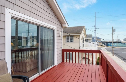Stone Harbor House | TOWNHOUSE ONLY 1.5 BLOCKS FROM THE BEACH
