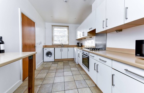 Woolwich House | Townhouse Overlooking Park Borough Of Greenwich. near Elizabeth Line Station