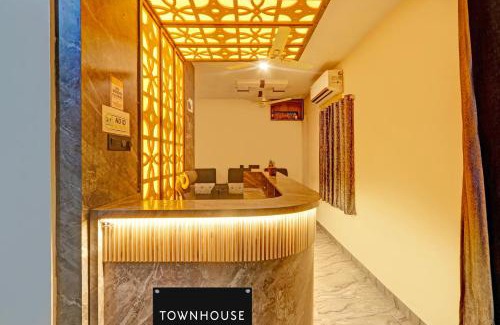 Karimnagar Hotel | Townhouse SP Living Tree