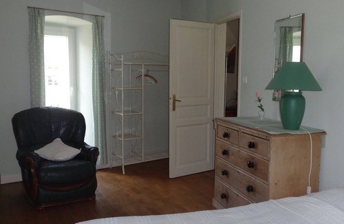 Eymoutiers Bed & Breakfast | Townhouse St Jacques - Green room, with private bathroom, centre of Eymoutiers.