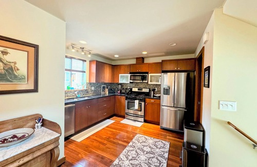 Seaview House | Townhouse West Seattle Abode!