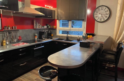 Laval House | Townhouse with Christmas decorations 800 meters from downtown!