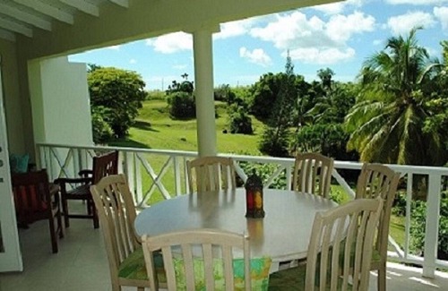 Lead Vale House | Townhouse with Communal Pool and Tennis Court in Blissful Setting.