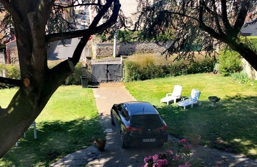 Saint-Junien House | TOWNHOUSE WITH GARDEN IN QUIET NEIGHBORHOOD