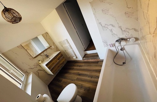 Piolenc House | Townhouse with jacuzzi, sauna and massage chair
