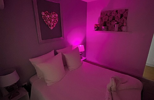 Piolenc House | Townhouse with jacuzzi, sauna and massage chair
