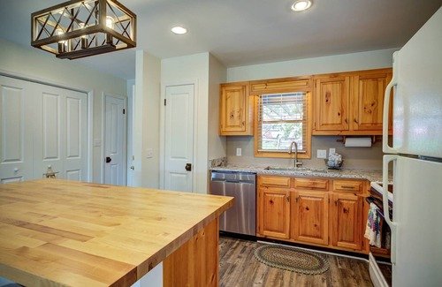 Boone House | Townhouse with Mountain Views - Close to Boone and Blowing Rock
