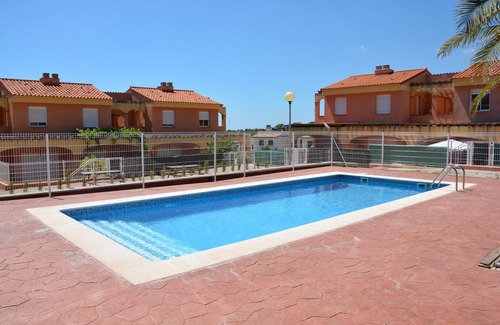Miami Platja House | Townhouse with private garden and communal pool in Casalot, Miami Playa