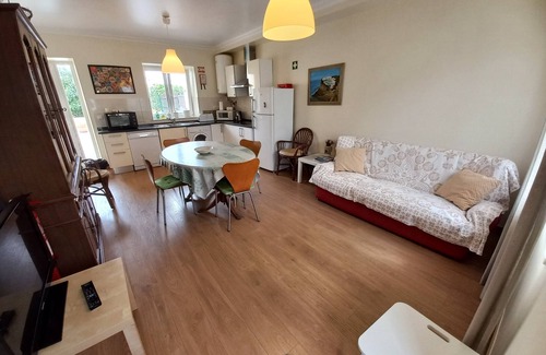 Ferrel House | Townhouse with private garden and barbeque – excellent to welcome up to 4 adults