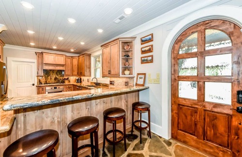 Townsend House | TOWNSEND SUNRISE DREAM Pavilion, Hot Tub, Arcade Games, Theater Room, Bunk Room!