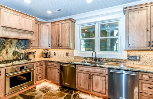 Townsend House | TOWNSEND SUNRISE DREAM Pavilion, Hot Tub, Arcade Games, Theater Room, Bunk Room!