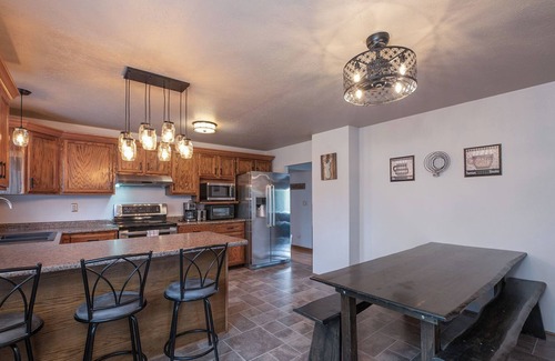 Townsend Cabin | Townsend Trailhead - Dog Friendly!