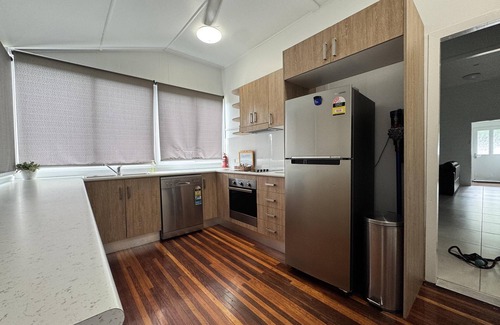 Belgian Gardens House | Townsville Apartments And Homes On Bundock - 4 Bed - 4 bedroom House in Belgian Gardens