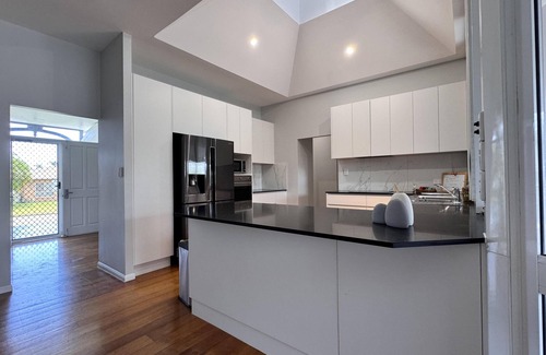 Annandale House | Townsville Apartments & Homes On Riverpark Drive - Executive 4 bedroom house in Annandale