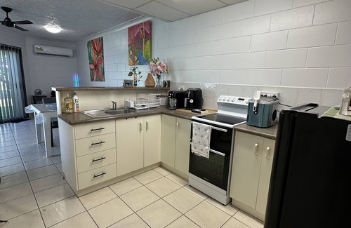 West End Apartment | TOWNSVILLE WEST END QLD n2 bedroom: fully furnished - saltwater pool in complex.