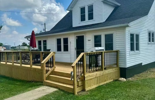 Springfield House | Townview Farmhouse - Bourbon Trail - Farm Stay