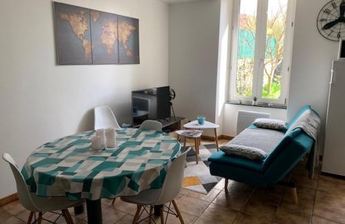 Scey-sur-Saone-et-Saint-Albin Apartment | Très bel appartement avec jardin et Jacuzzi