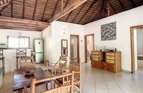 Abeme House | Très Agréable Villa 2 Chambres Avec Jardin