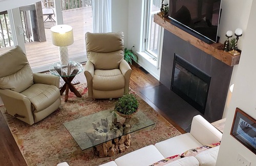 Saratoga Springs House | Track Season 4 Bedroom Townhouse Near Saratoga Lake. Newly renovated!
