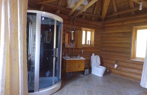 Bwindi Hotel | Trackers Safari Lodge Bwindi