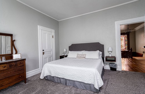 Towanda Bed & Breakfast | Tracy Room with EnSuite Bath
