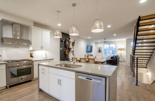 Historic Waverly House | Trad - Top Floor Balcony - Walk To Gulch