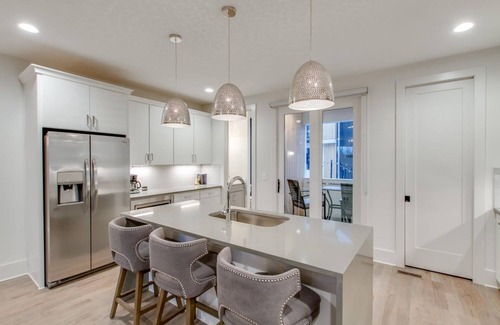 Historic Waverly House | Trad - Top Floor Balcony - Walk To Gulch