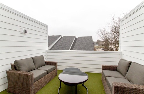 Historic Waverly House | Trad - Top Floor Balcony - Walk To Gulch