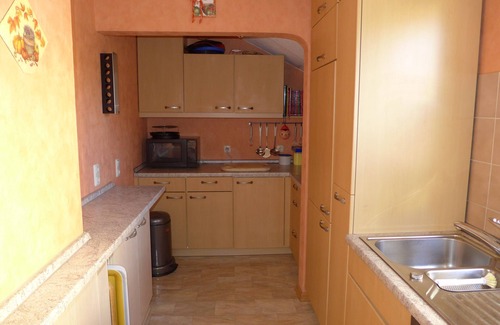 Leverkusen Apartment | Trade fair visitors Cologne/Dusseldorf: Spacious, quiet apartment close to the forest