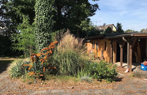 Leverkusen Apartment | Trade fair visitors Cologne/Dusseldorf: Spacious, quiet apartment close to the forest