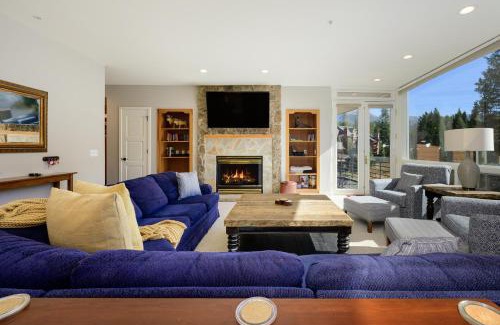 Old Town Apartment | Trademark Condo Short Walk to Shuttle