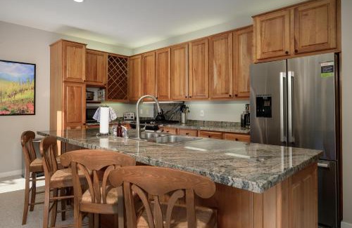 Old Town Apartment | Trademark Condo Short Walk to Shuttle