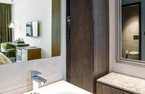 Gigiri Bed & Breakfast | Trademark Hotel, Trademark Suite Double Room in Nairobi no006