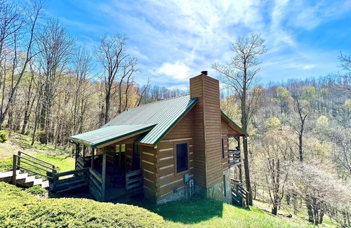 Zionville Cabin | Traders Gap - Hot Tub, Private Log Cabin, Wifi