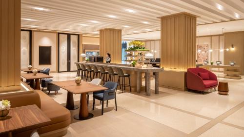 Minhang Hotel | Traders Hongqiao Airport,Shanghai
