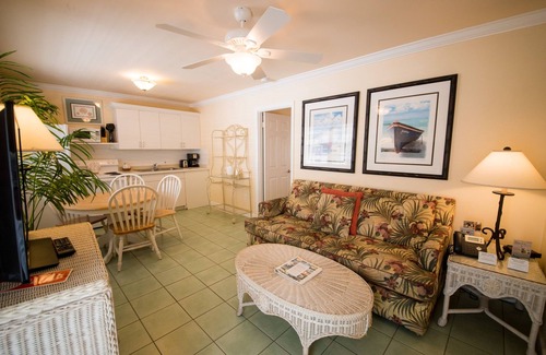 Bradenton Beach Condo | Tradewinds Beach Resort
