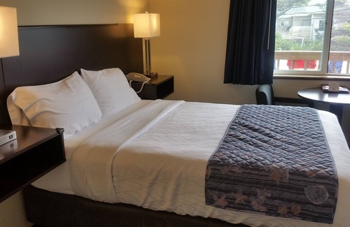 Rockaway Beach Hotel | Tradewinds Motel