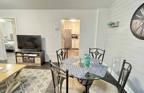 Northeast Pensacola House | Tradewinds Pensacola 1 bedroom northeast cottage