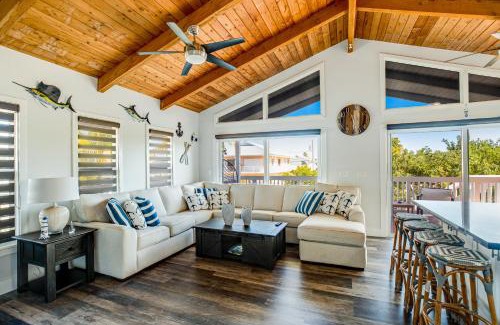 Port Pine Heights House | Tradewinds Treat