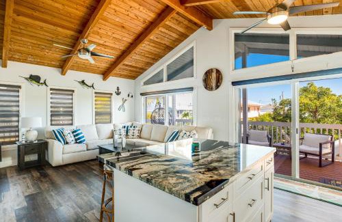 Port Pine Heights House | Tradewinds Treat