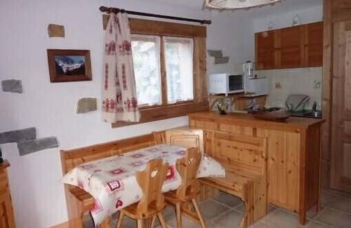 Les Villards-sur-Thones Apartment | Traditional plank Savoyard Chalet