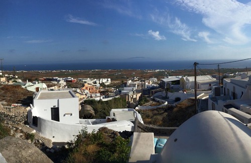 Oia House | Tradition house in the quiet Finikià,with an outstanding view and large terrace