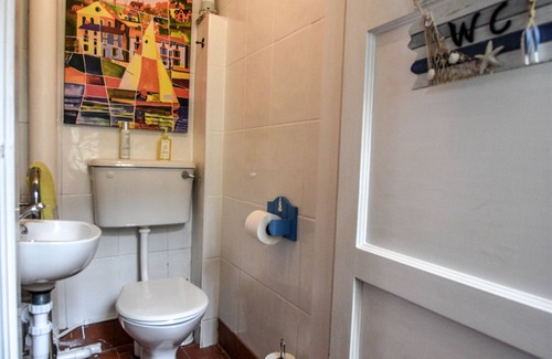 Aberdovey Cottage | Traditional 2 Bedroom Fisherman's Cottage, Centre of Aberdovey, Pets Welcome .
