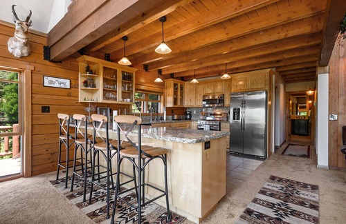 Crestline Cabin | Traditional A-frame Luxe Cabin in Crestline Ca. 3bed3bath/3LVL/PRVT SPA/5+PRKING