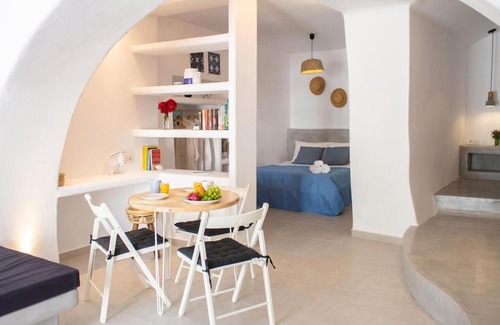 Marpissa Apartment | Traditional Arch House Paros