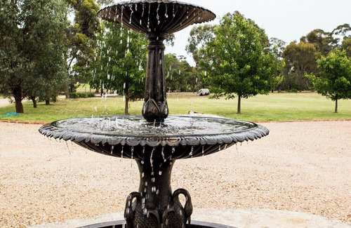 Wildwood House | Traditional Australian Country Retreat -Pure serenity and bliss, 8min Melb aport