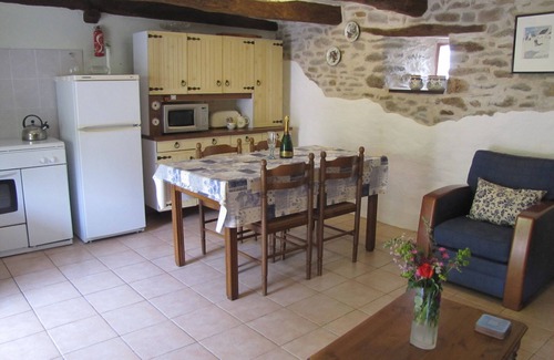 Gomene Cottage | Traditional Breton Gite,sleeps 4 . Heated Swimming Pool,Wi-Fi Stunning Gardens