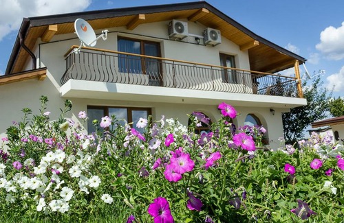 Kalimantsi House | Traditional Bulgarian House + Pool, Sauna and Garden